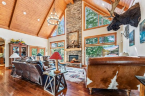 Luxurious 6BDR Getaway with Hot Tub and Mountain Views